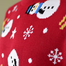 Maglione Natalizio Rosso con Pupazzi, Renne e Alberi