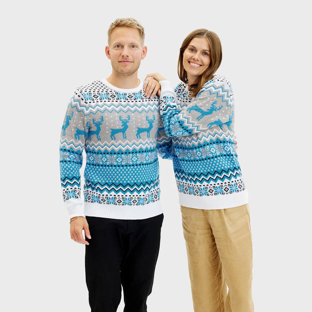 Maglione Natalizio Coppia Bianco, Grigio e Blu con Renne Elegante
