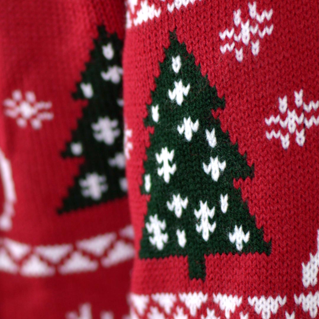 Maglione Natalizio Rosso con Renne, Alberi e Regali di Natale
